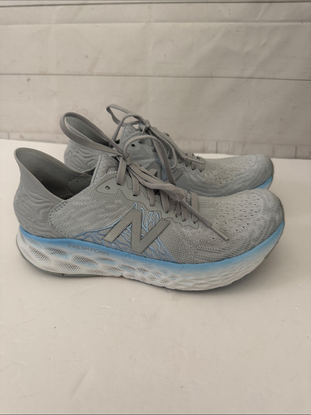 New Balance Size 8.5 Women's Gray with Light Blue Accent Fresh Foam Runners